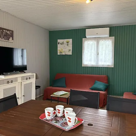 Champetre Avec Piscine Couverte En Auvergne - Fr-1-489-590 *