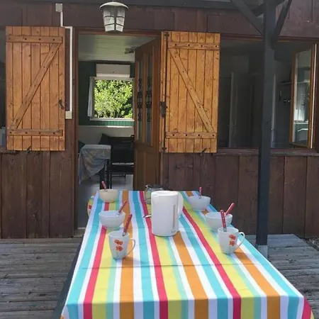 Champetre Avec Piscine Couverte En Auvergne - Fr-1-489-590 * Le Theil