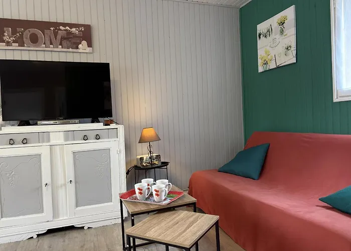 Prázdninový dům Champetre Avec Piscine Couverte En Auvergne - Fr-1-489-590