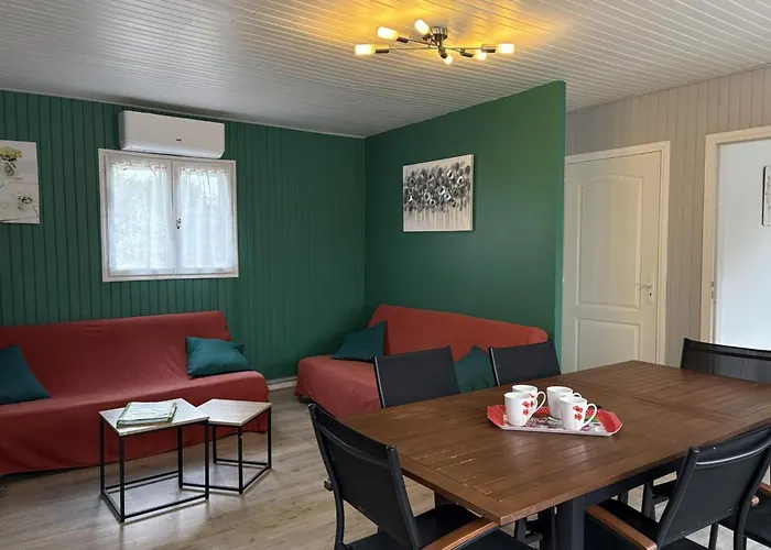 Prázdninový dům Champetre Avec Piscine Couverte En Auvergne - Fr-1-489-590