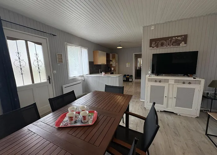 Champetre Avec Piscine Couverte En Auvergne - Fr-1-489-590 Prázdninový dům