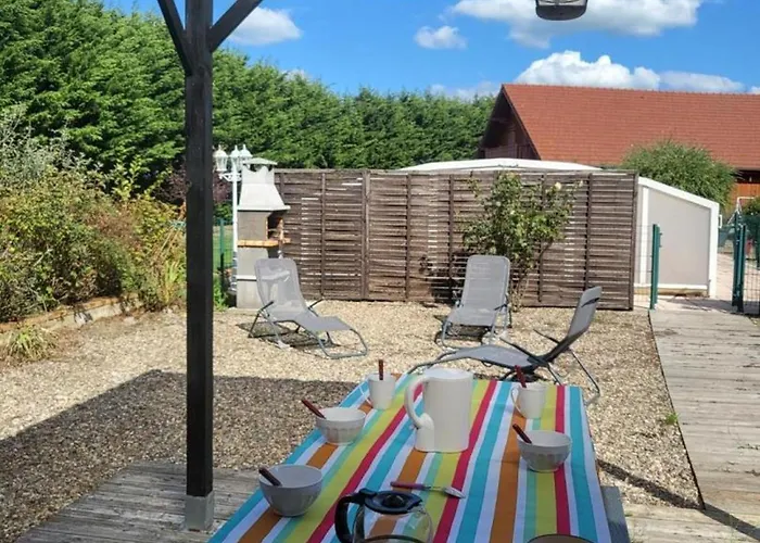 Prázdninový dům Champetre Avec Piscine Couverte En Auvergne - Fr-1-489-590 *